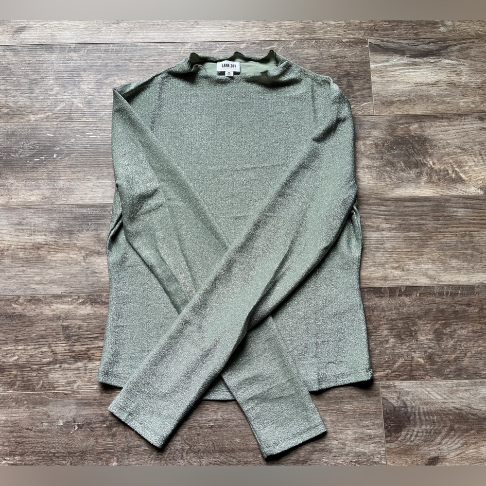 LANE 201 Light green cropped shirt size Medium